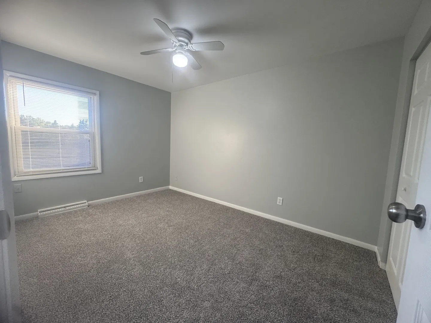 1606 E Stonehenge Drive 14-B IL