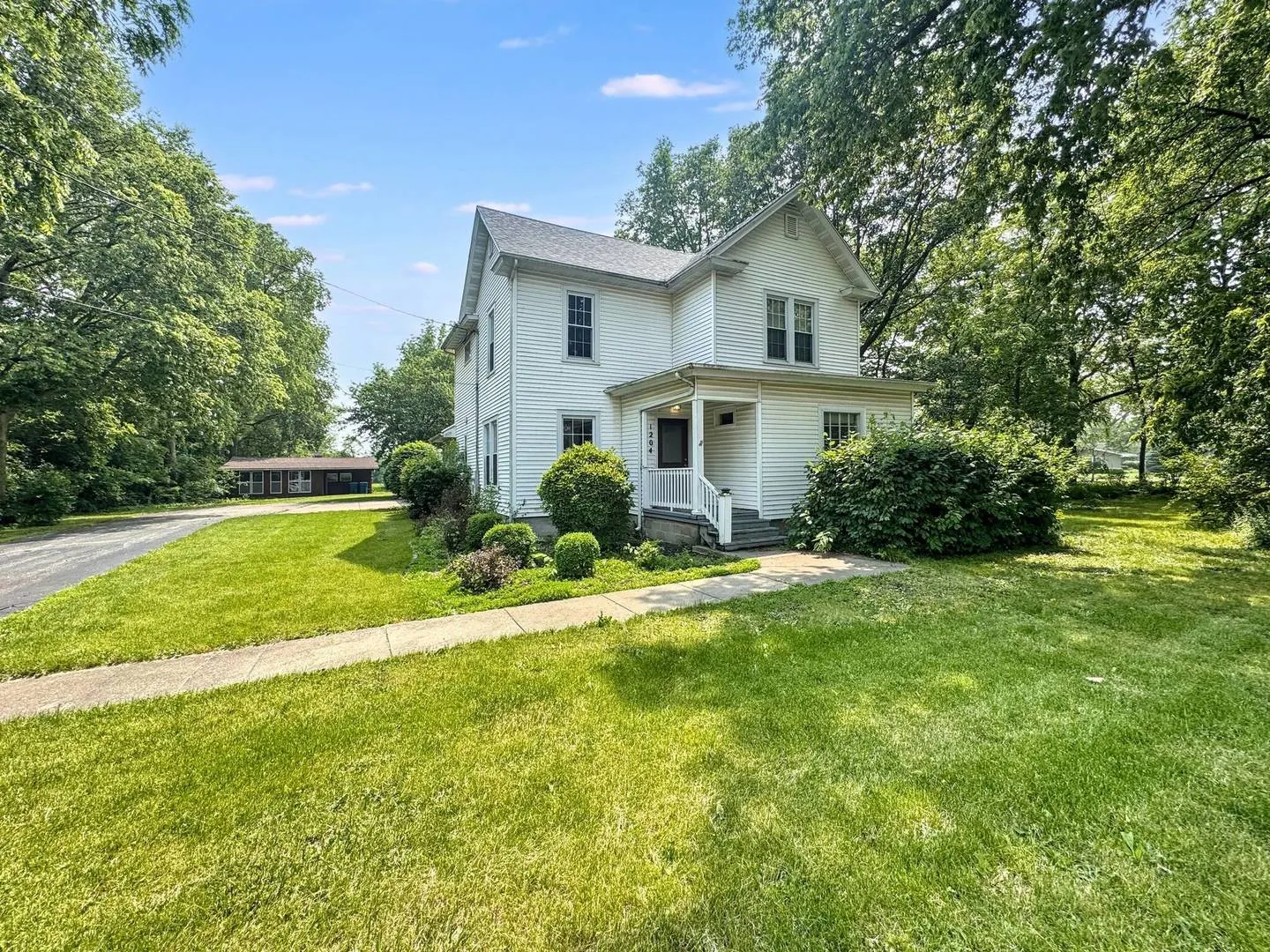 1204 W Reynolds Street IL