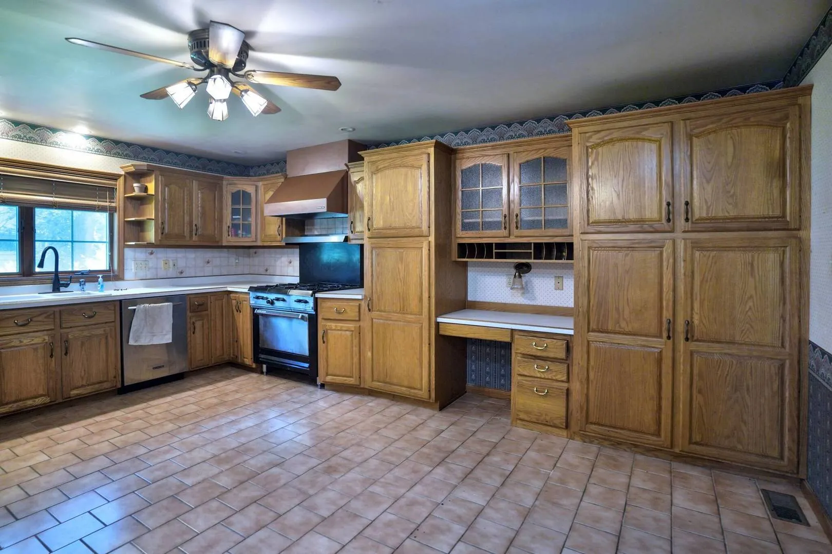 1204 W Reynolds Street IL