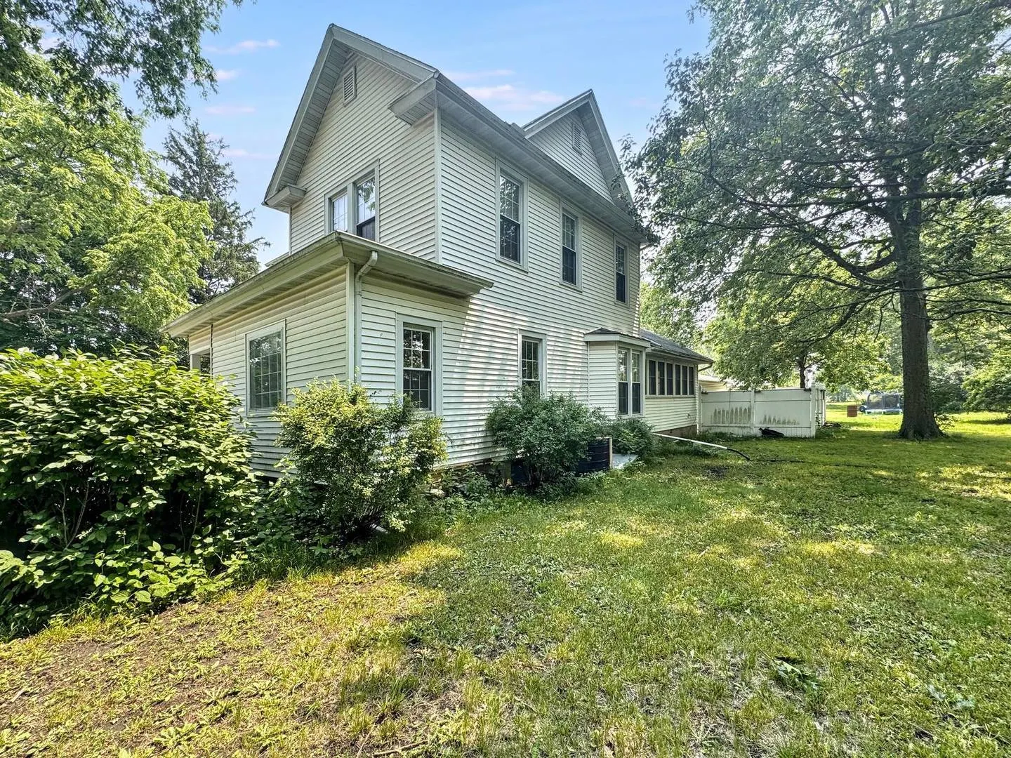 1204 W Reynolds Street IL