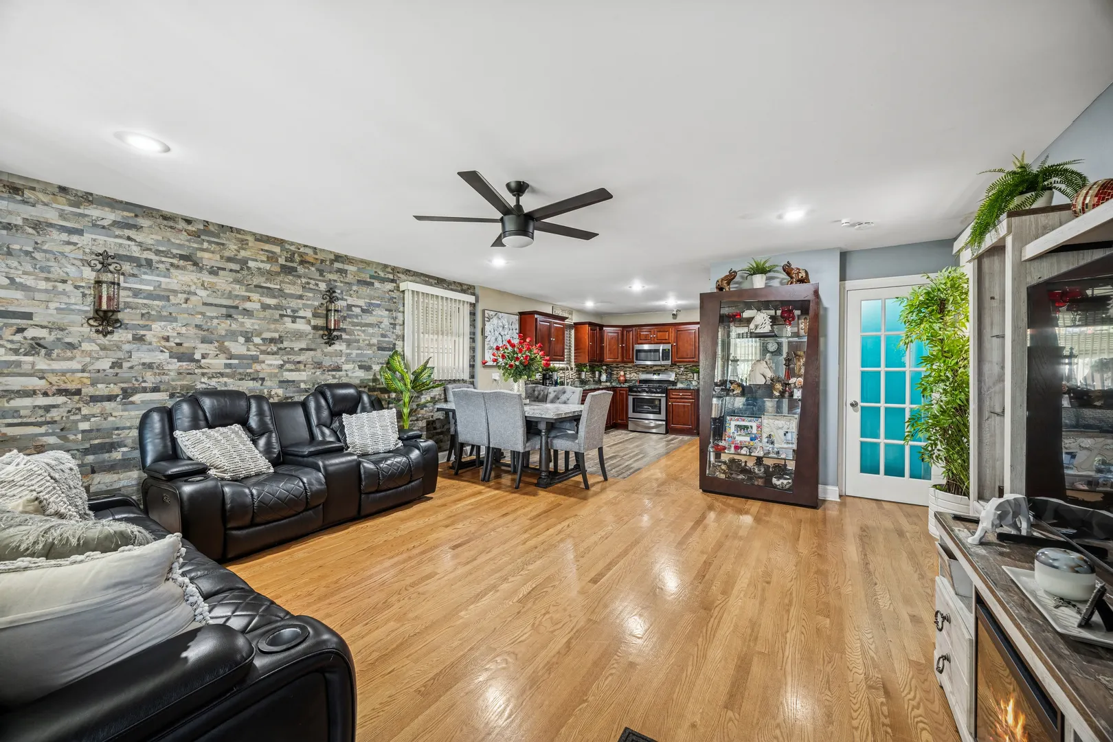 7535 W 63 Place IL