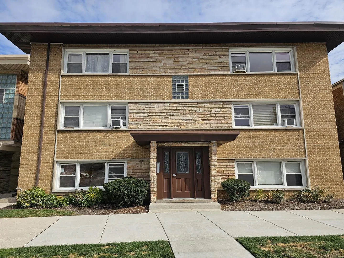 45 W Conti Parkway Circle 2N IL