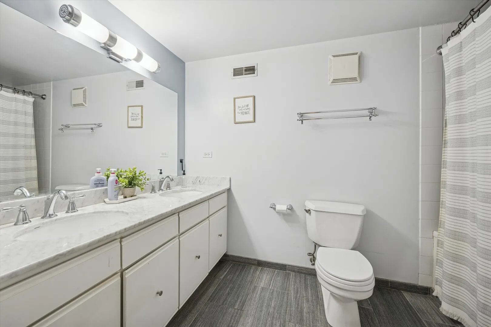 625 W Jackson Boulevard 206 IL