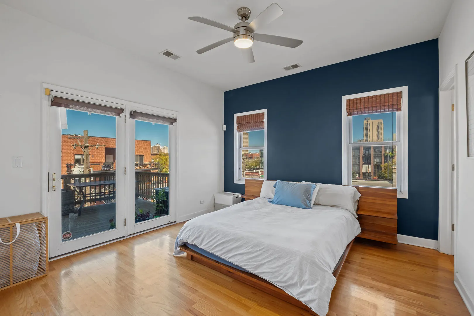 1224 W WINONA Street 3E IL