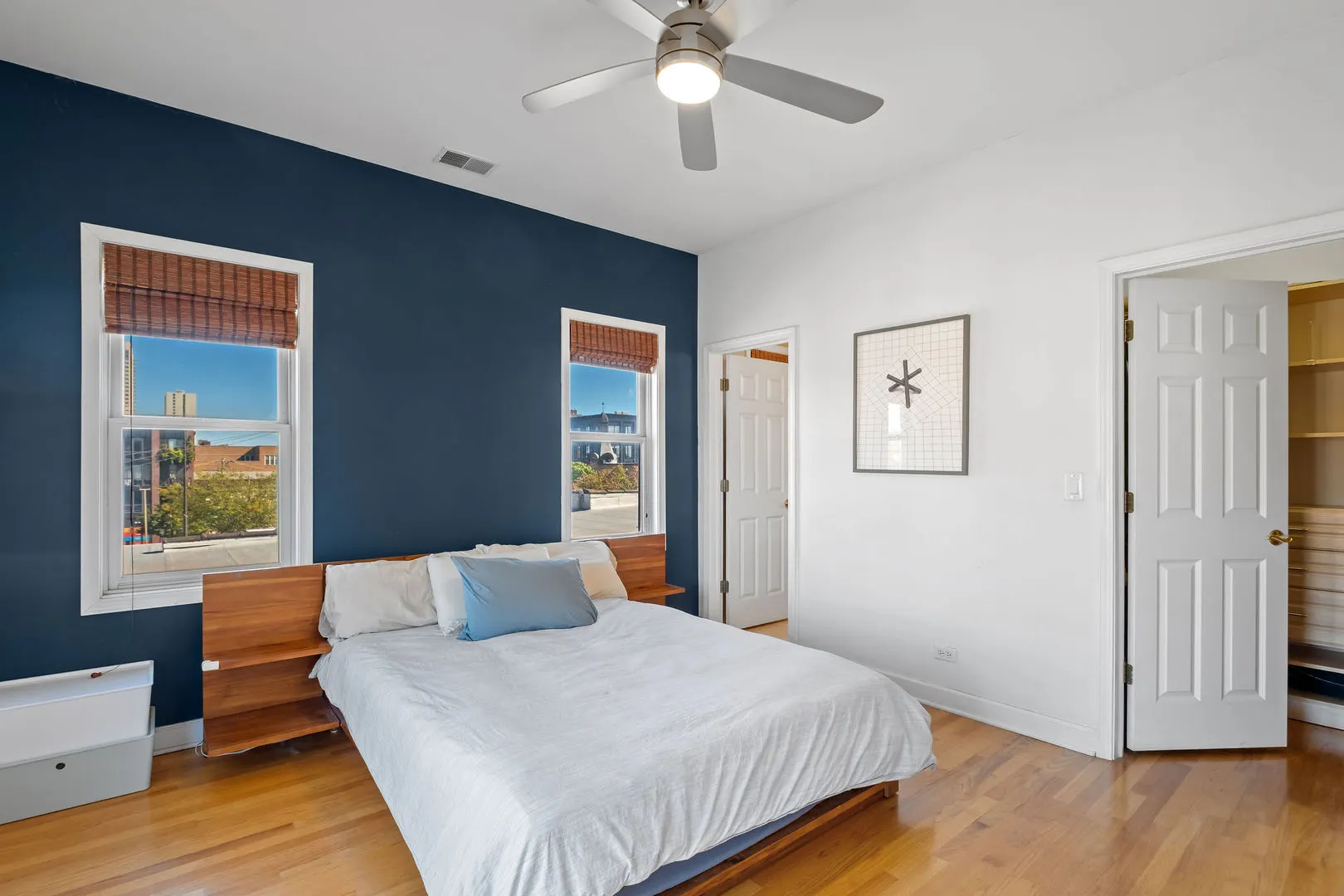 1224 W WINONA Street 3E IL