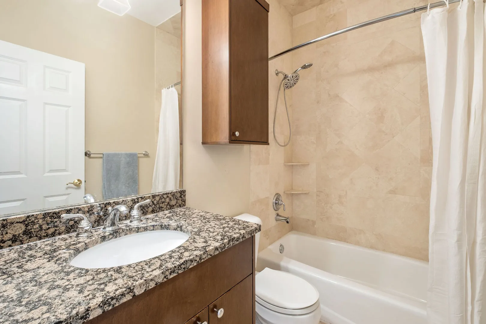1224 W WINONA Street 3E IL