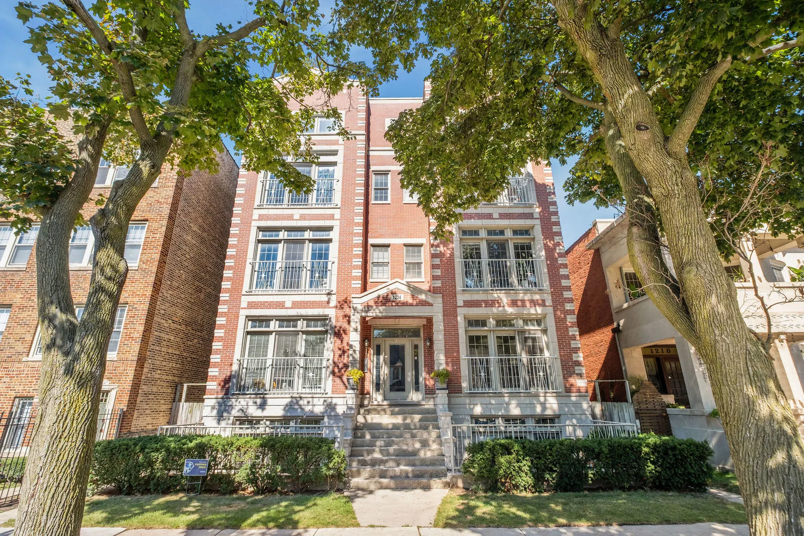 1224 W WINONA Street 3E IL