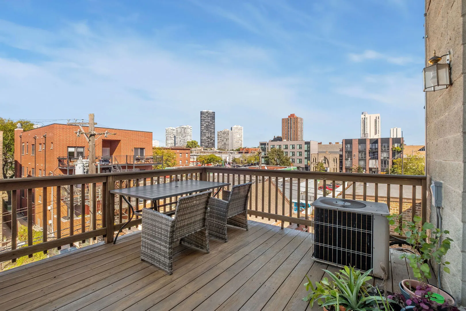 1224 W WINONA Street 3E IL