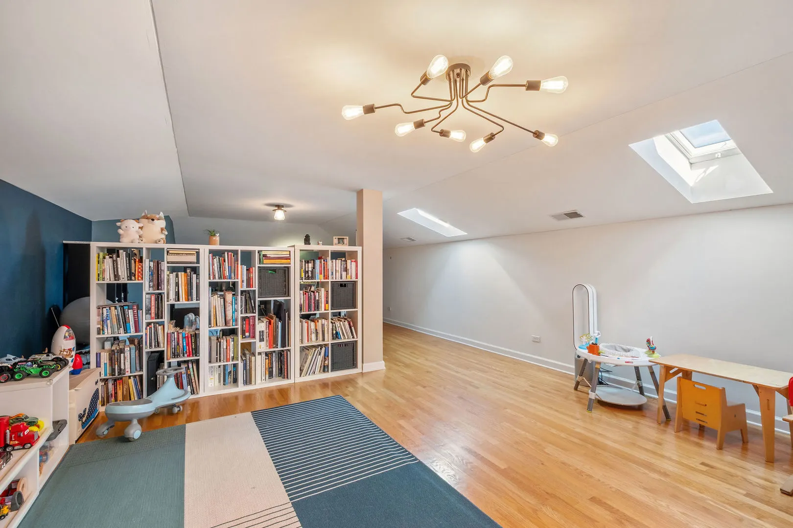 1224 W WINONA Street 3E IL