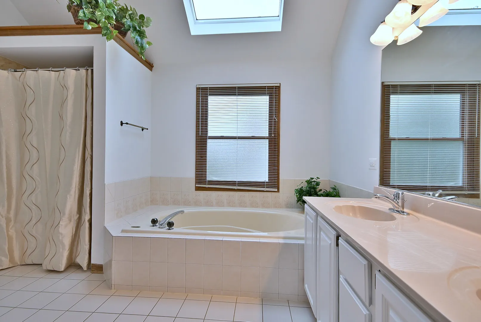 963 Lakeside Drive IL