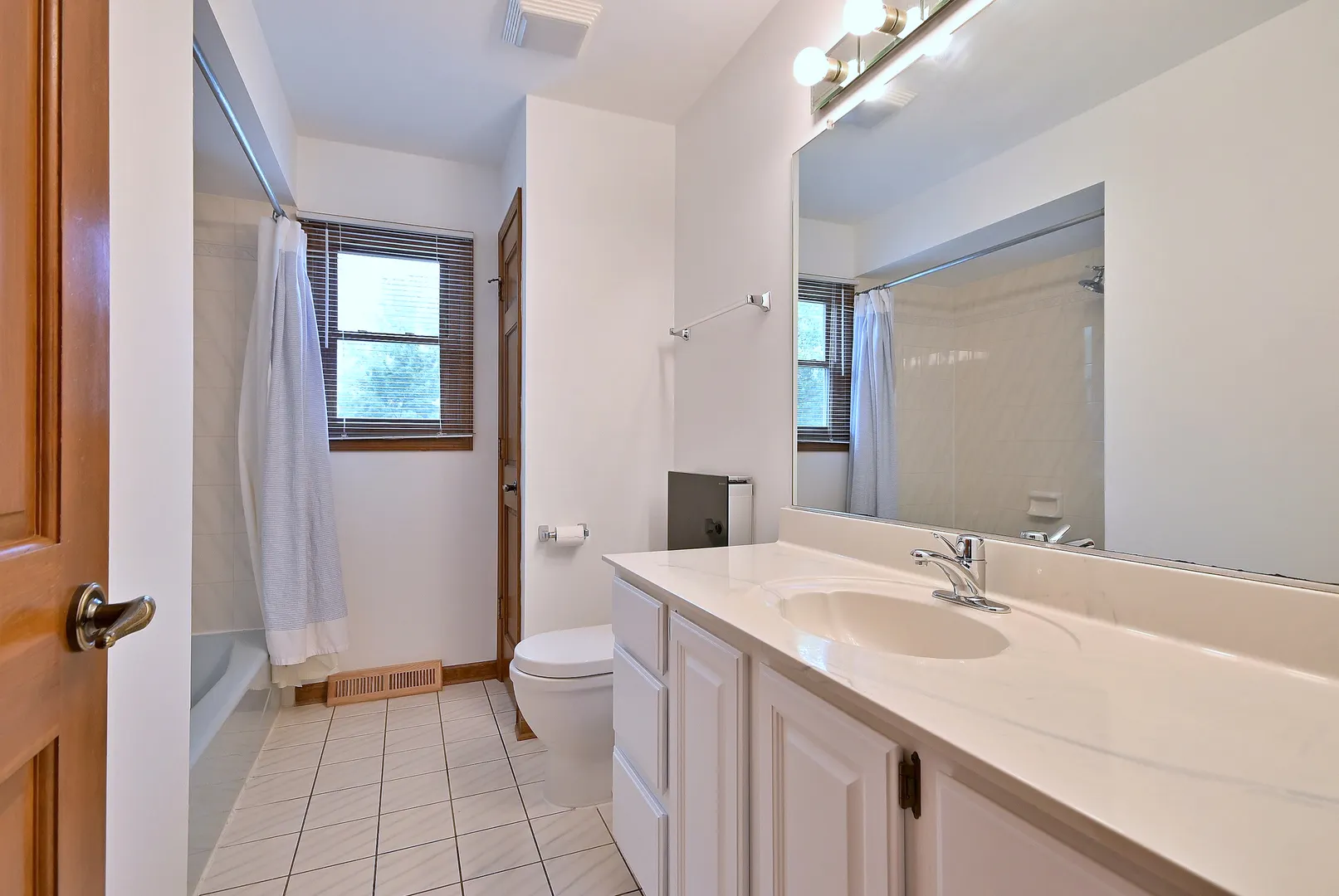 963 Lakeside Drive IL
