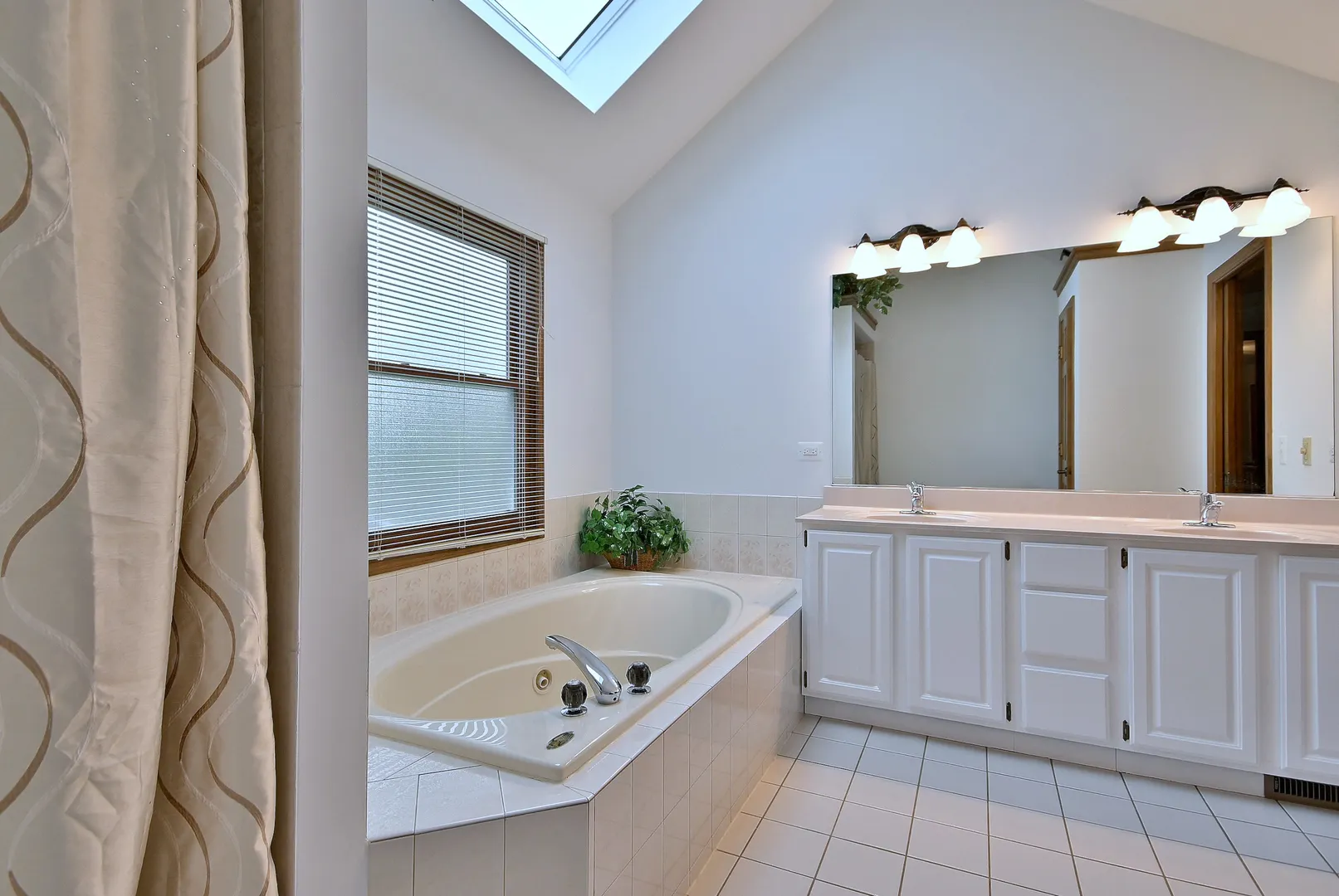 963 Lakeside Drive IL