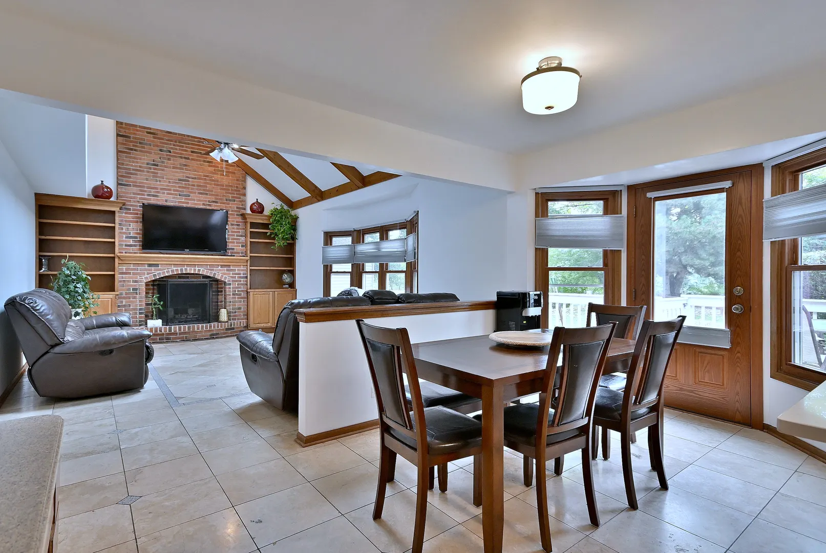 963 Lakeside Drive IL