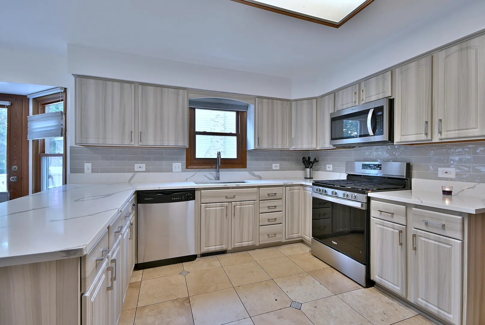 963 Lakeside Drive IL