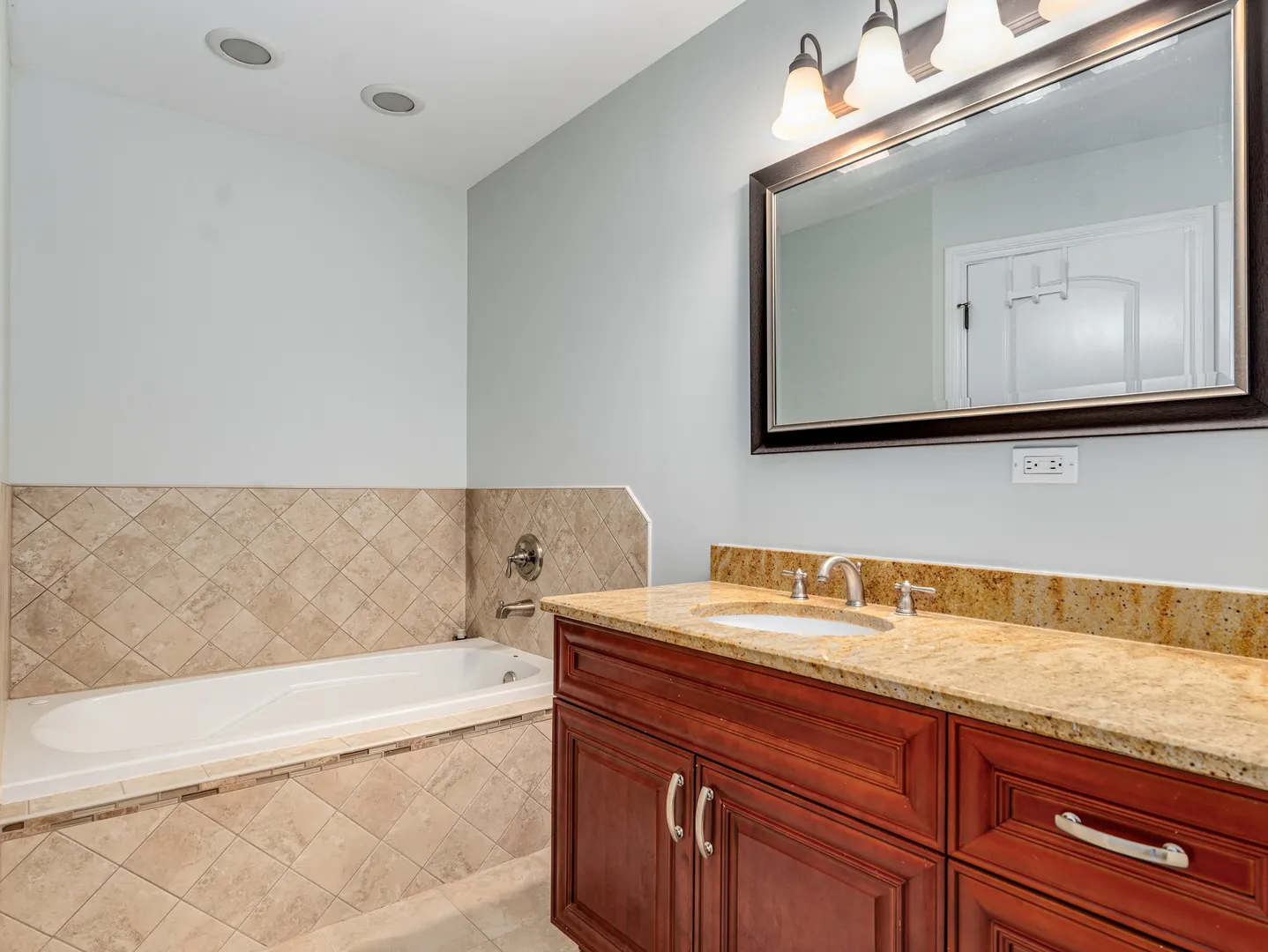 17105 Rochelle Lane IL