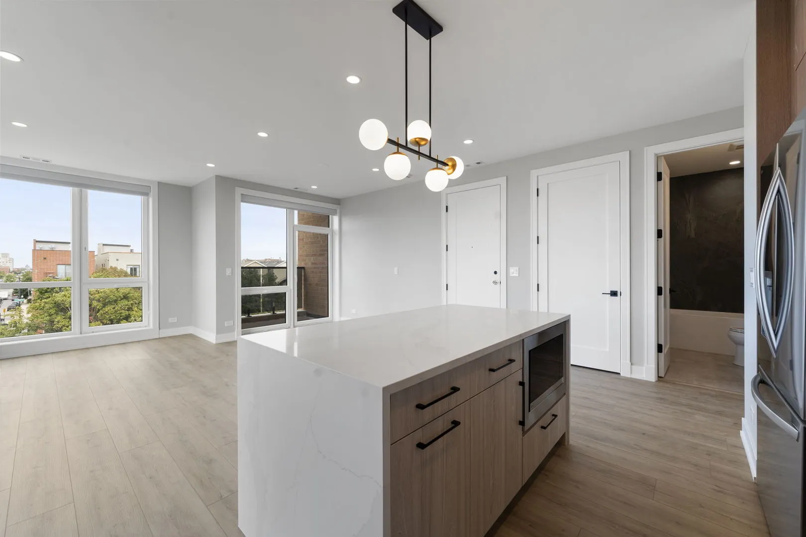 2355 W Flournoy Street 401 IL