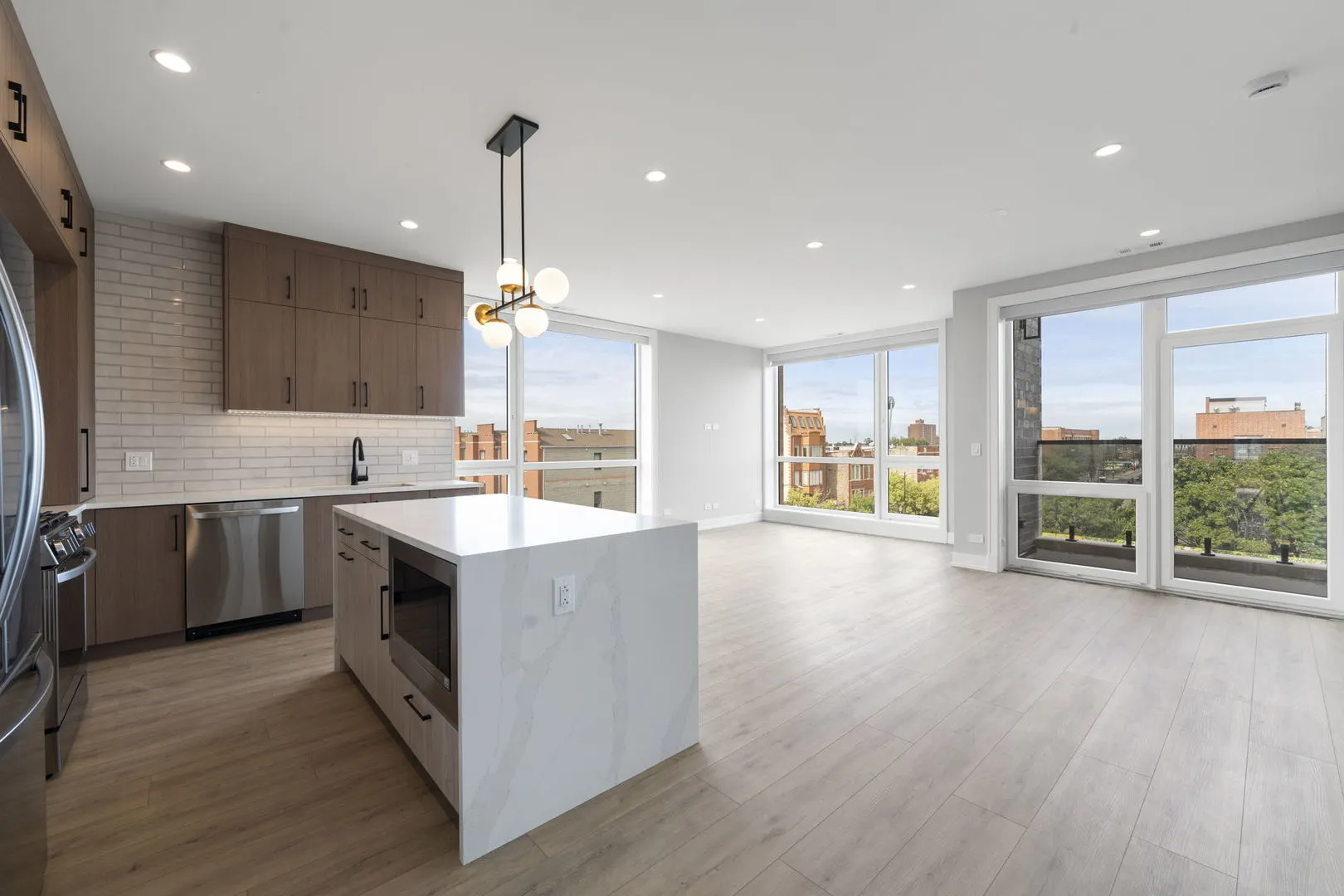 2355 W Flournoy Street 401 IL