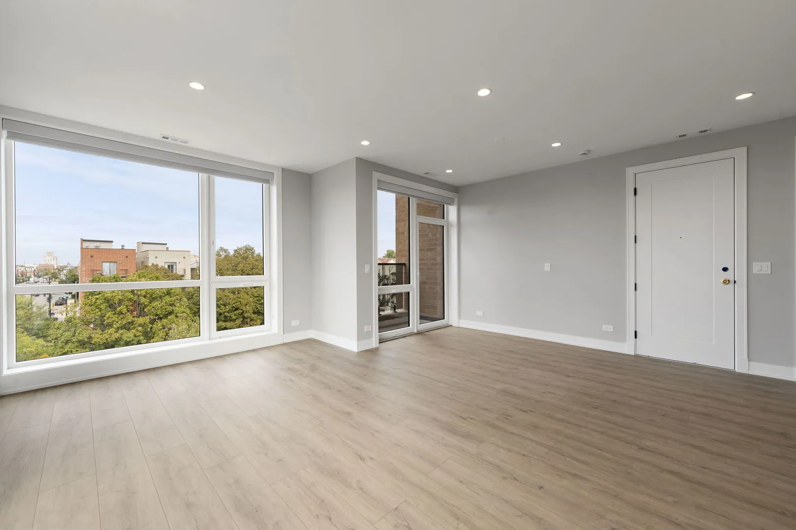 2355 W Flournoy Street 401 IL