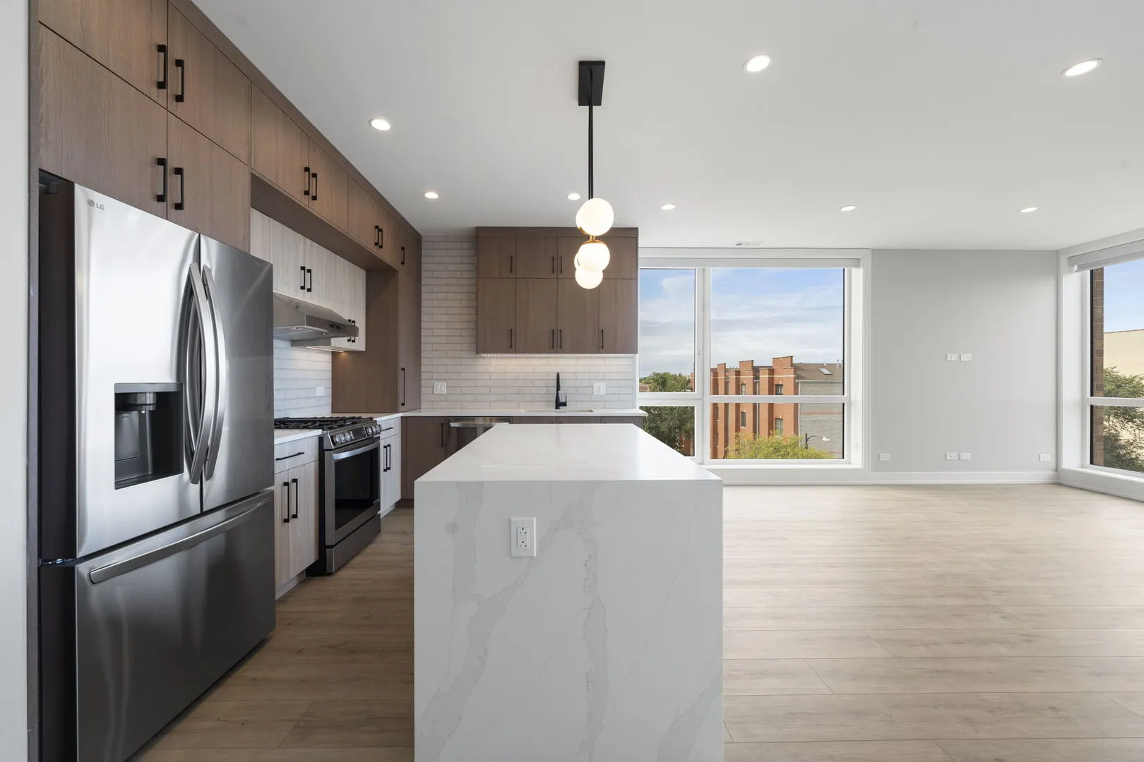 2355 W Flournoy Street 401 IL