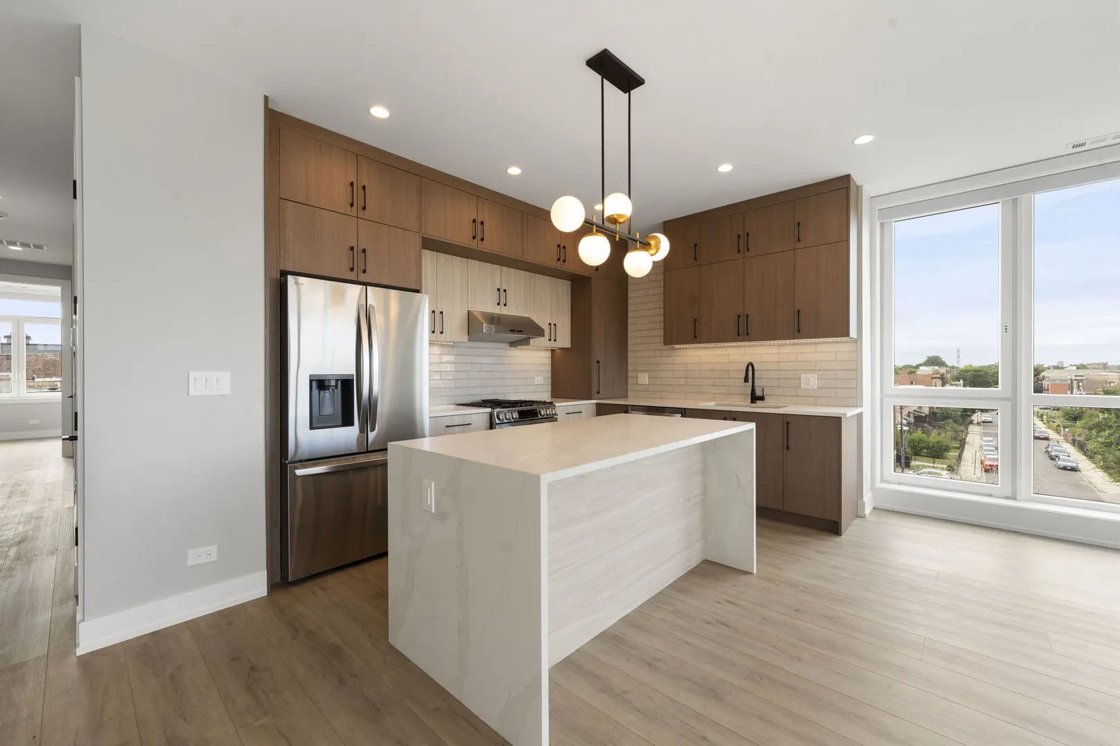 2355 W Flournoy Street 401 IL