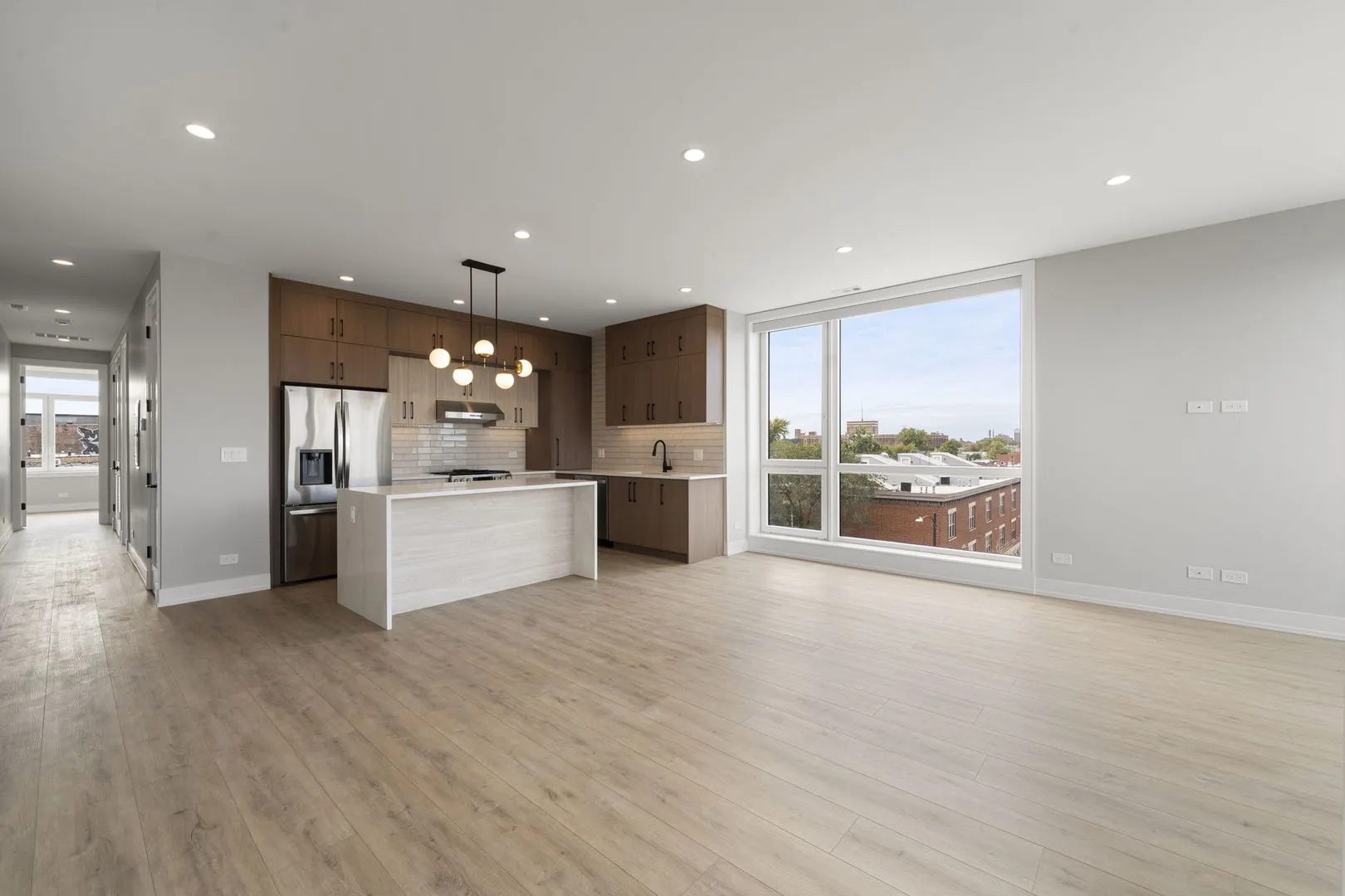 2355 W Flournoy Street 401 IL