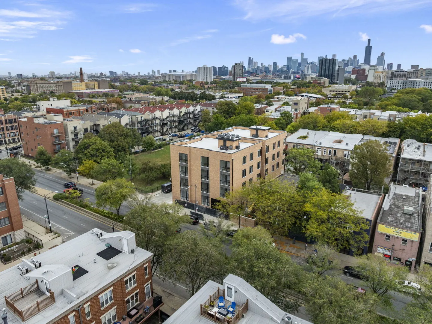 2355 W Flournoy Street 401 IL