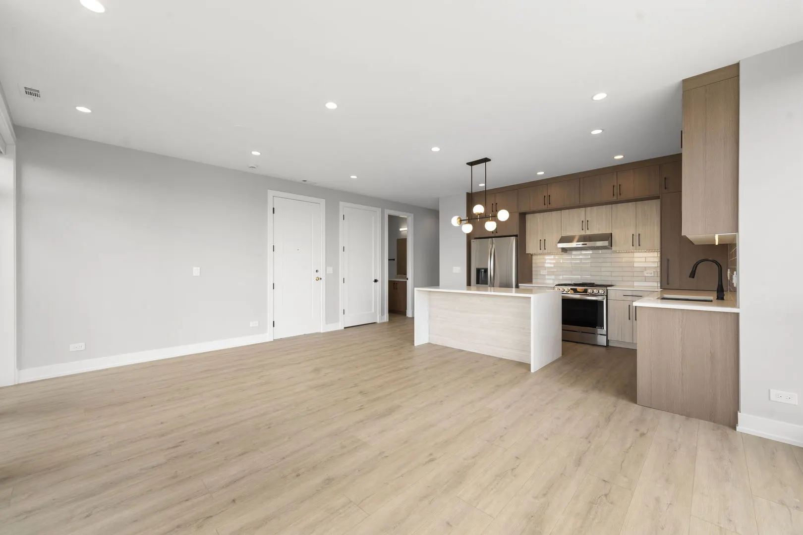 2355 W Flournoy Street 401 IL