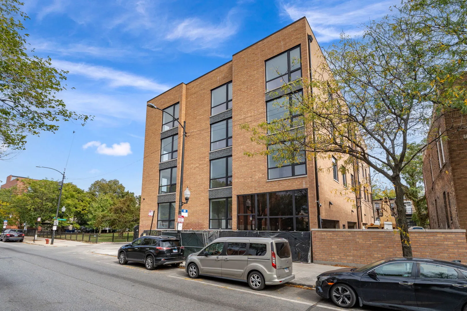 2355 W Flournoy Street 401 IL