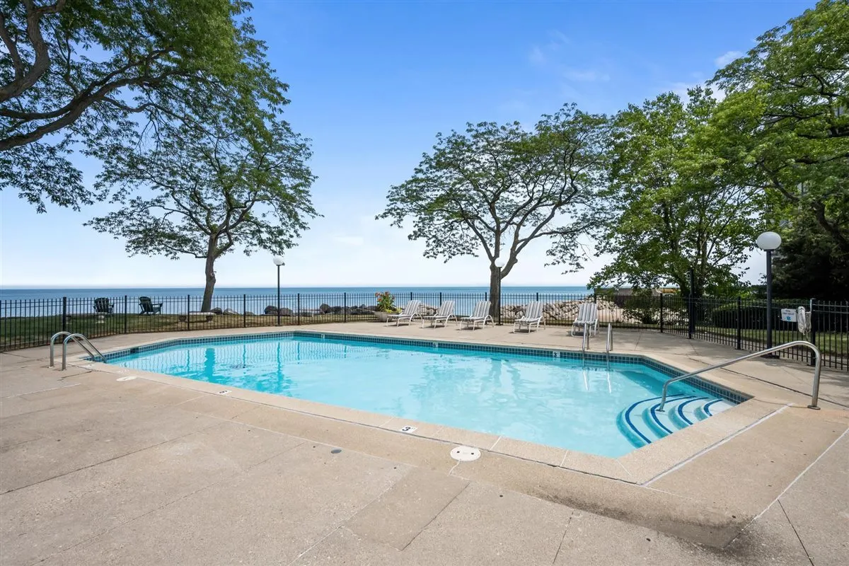 1500 Sheridan Road 4A IL