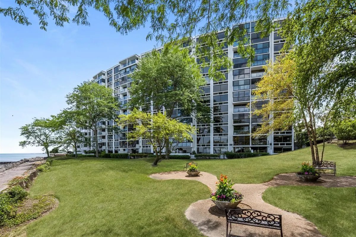 1500 Sheridan Road 4A IL