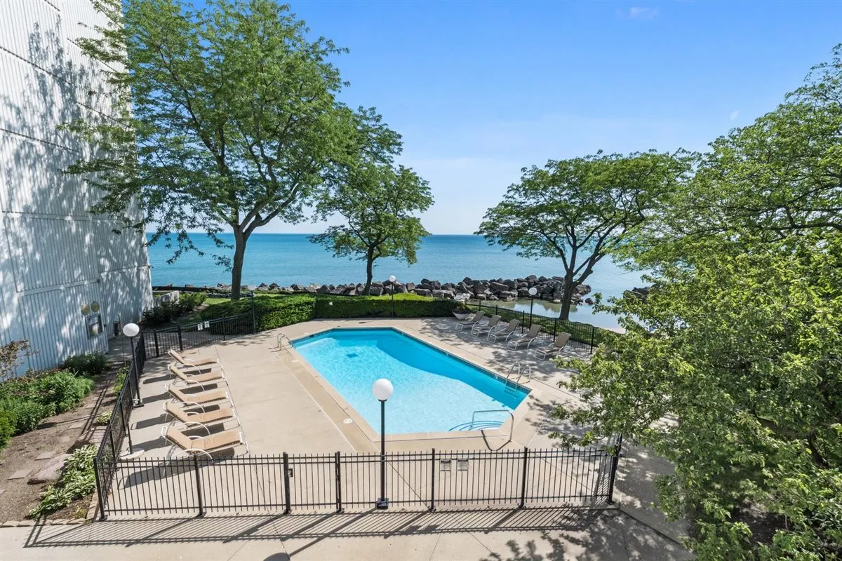 1500 Sheridan Road 4A IL
