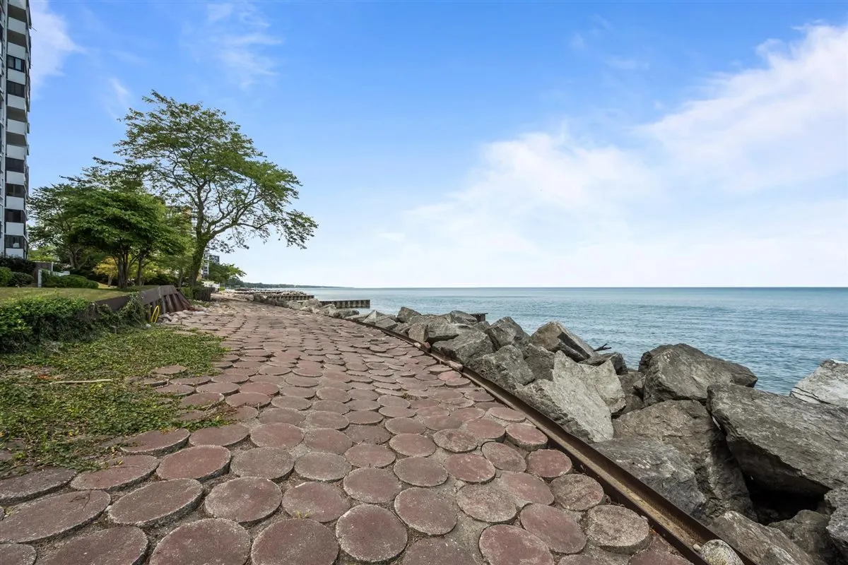 1500 Sheridan Road 4A IL