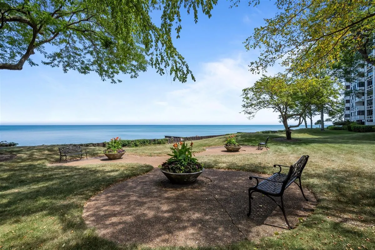 1500 Sheridan Road 4A IL