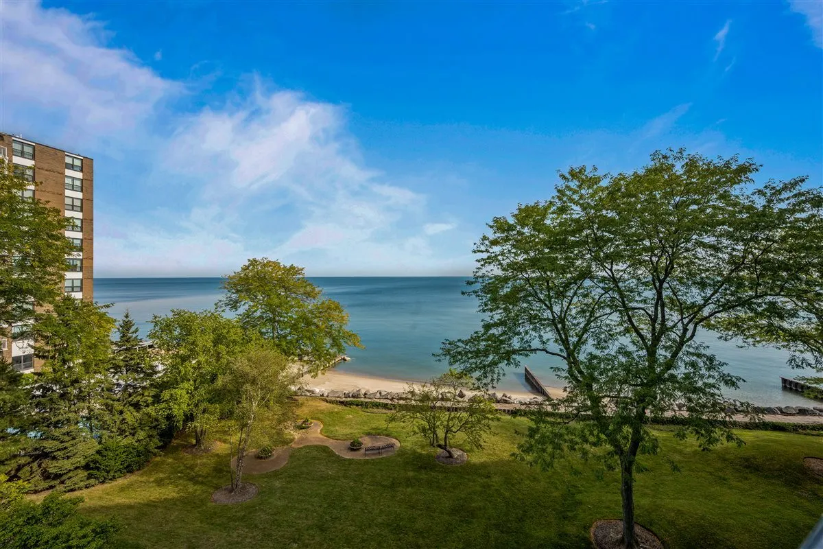 1500 Sheridan Road 4A IL