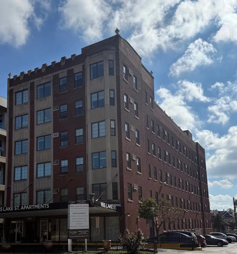 855 Lake Street 506 IL