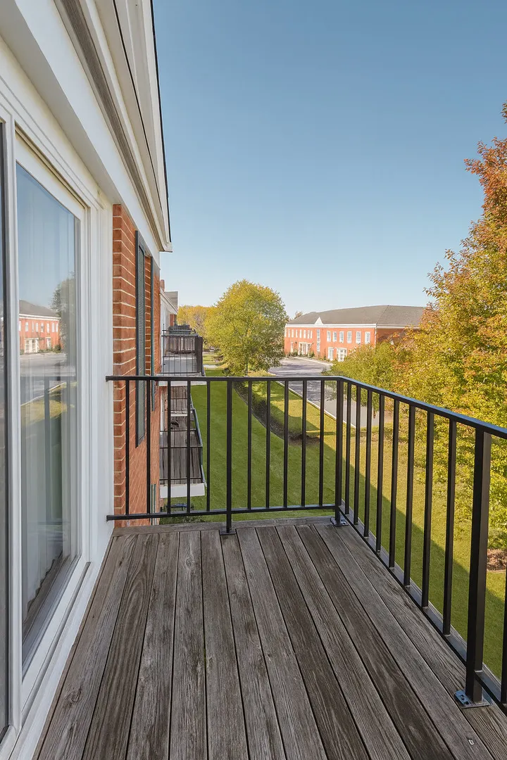 1100 N Plum Grove Road 313 IL