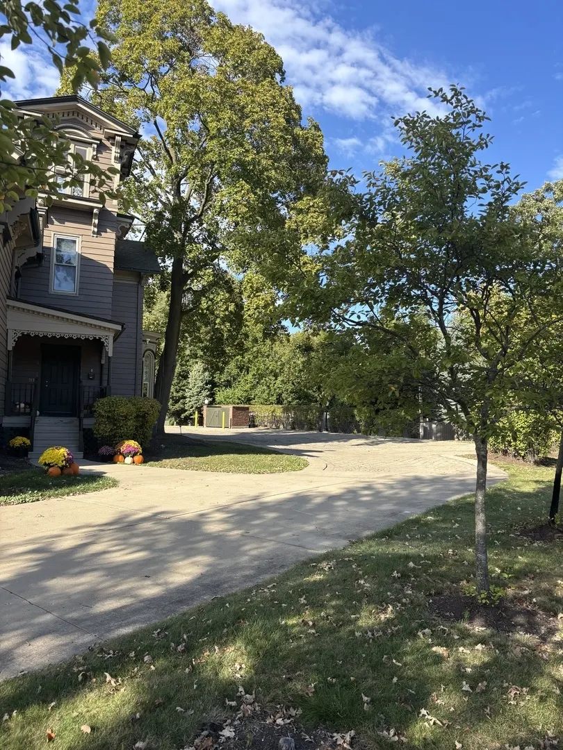 40 Mischa Court 100 IL