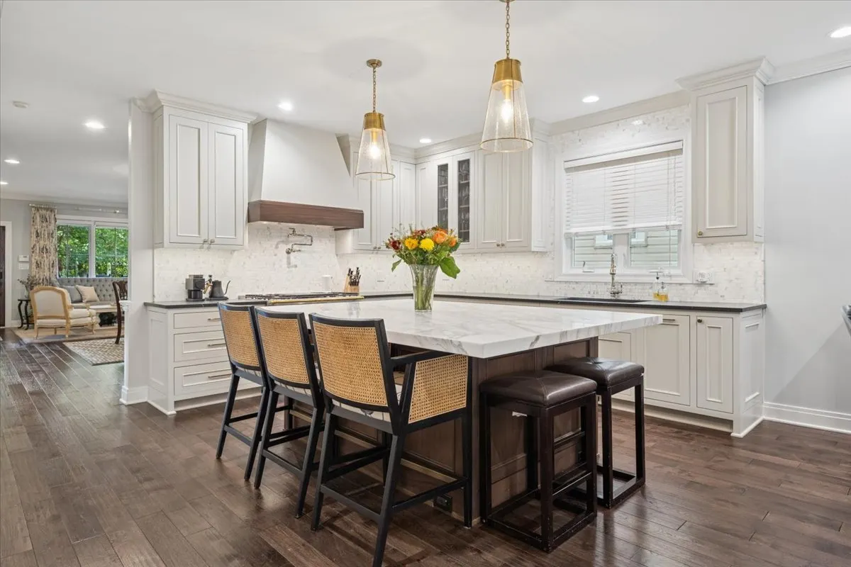 2226 W Barry Avenue IL