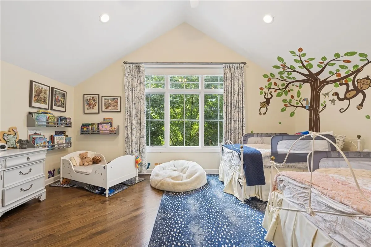 2226 W Barry Avenue IL