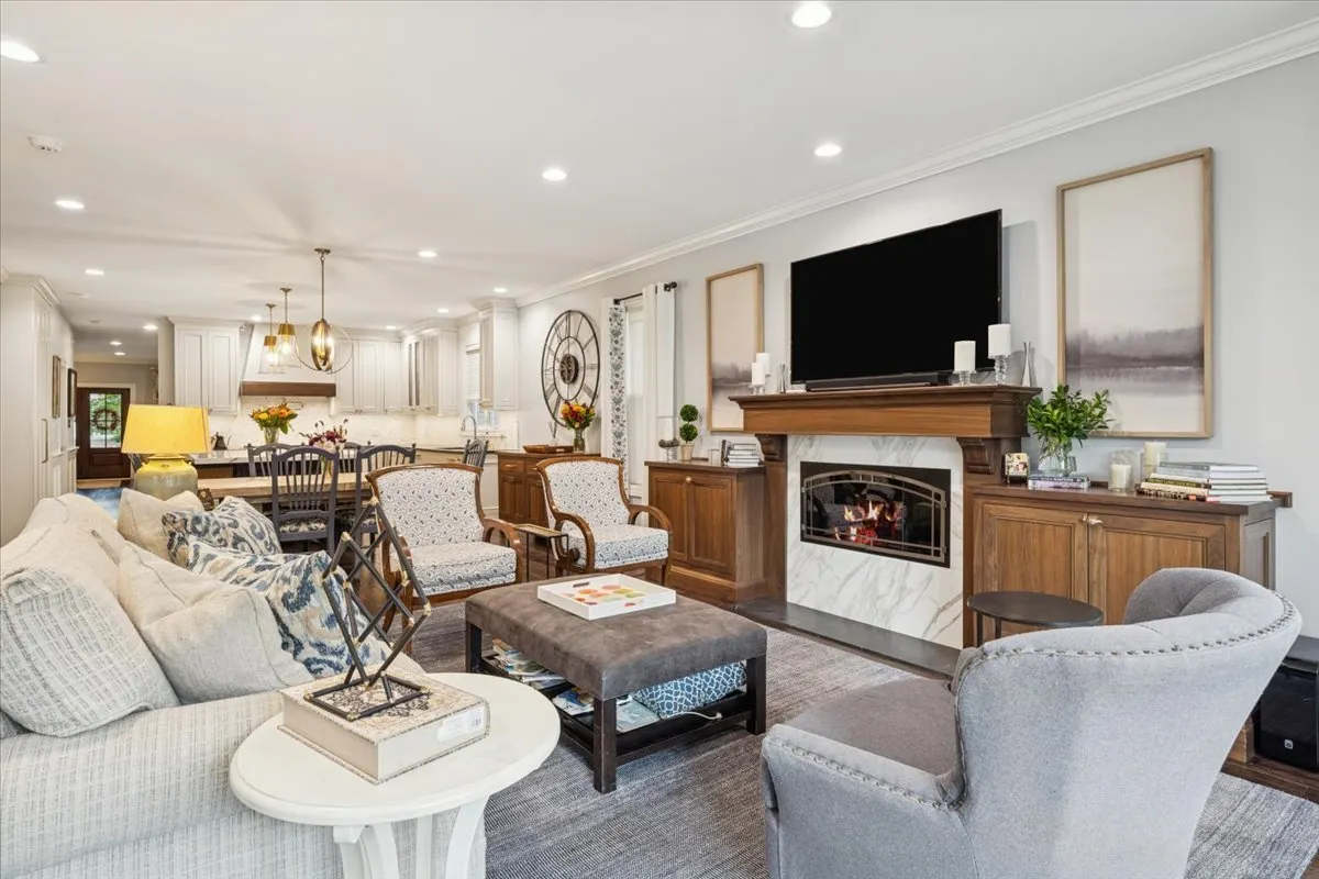 2226 W Barry Avenue IL