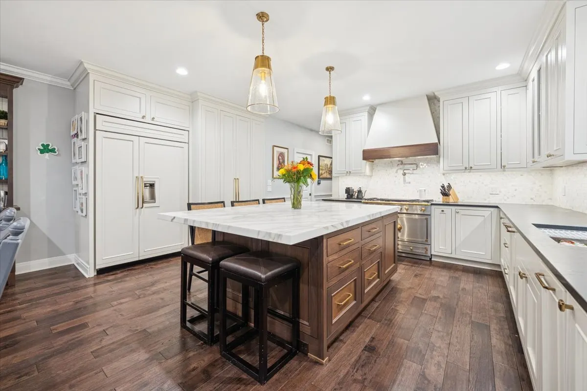 2226 W Barry Avenue IL