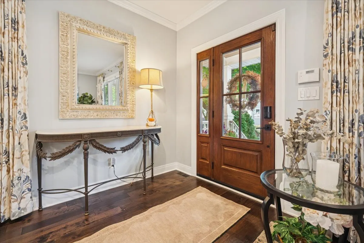 2226 W Barry Avenue IL