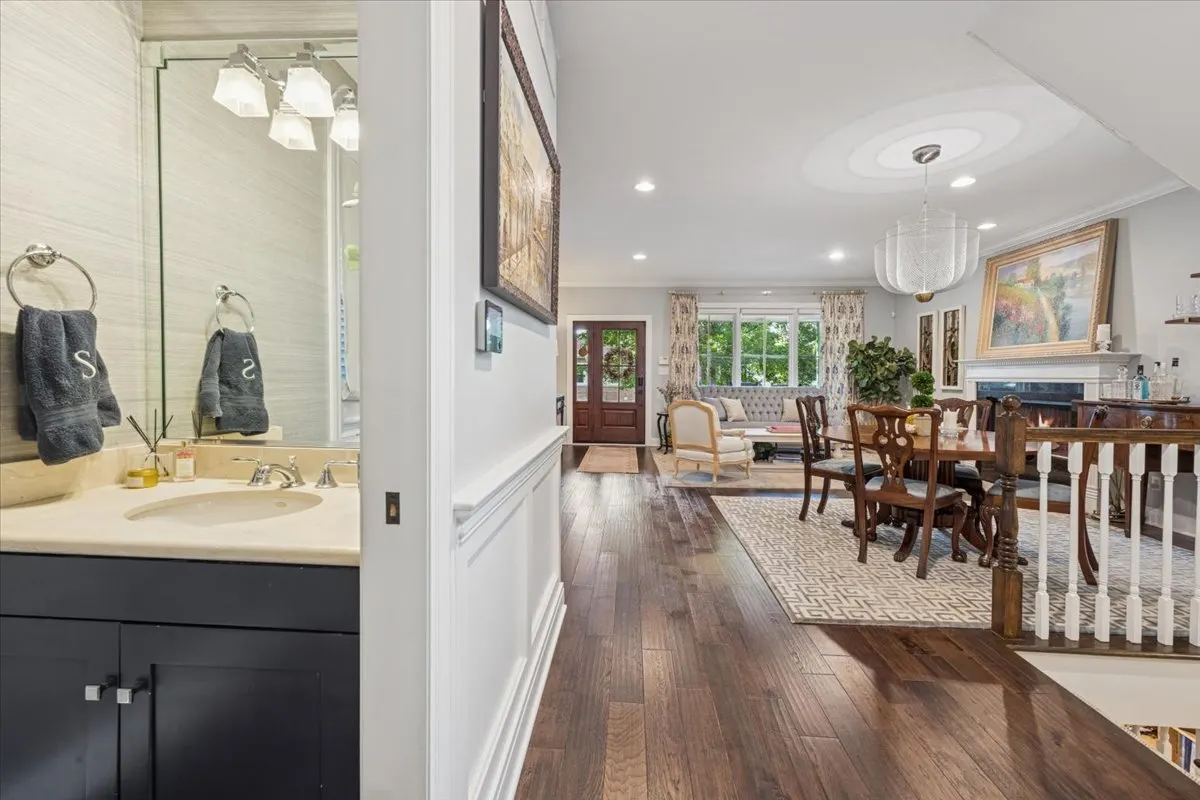 2226 W Barry Avenue IL