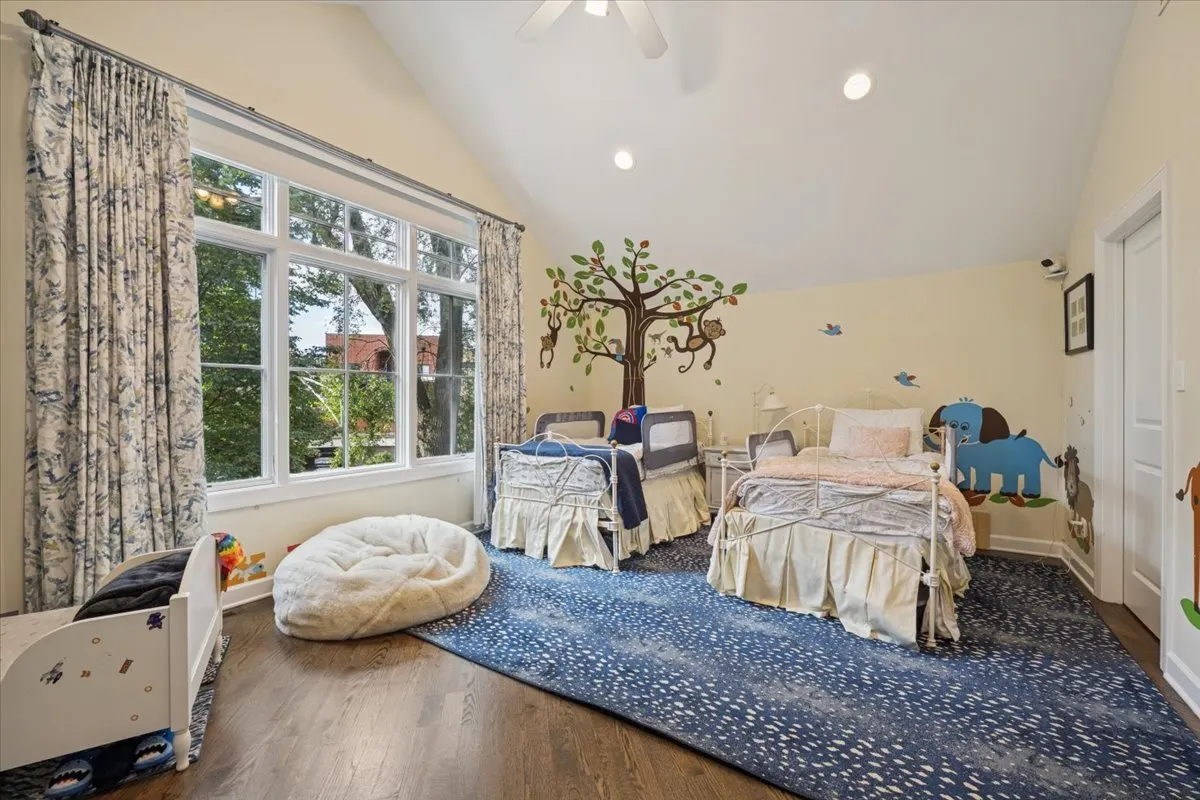 2226 W Barry Avenue IL