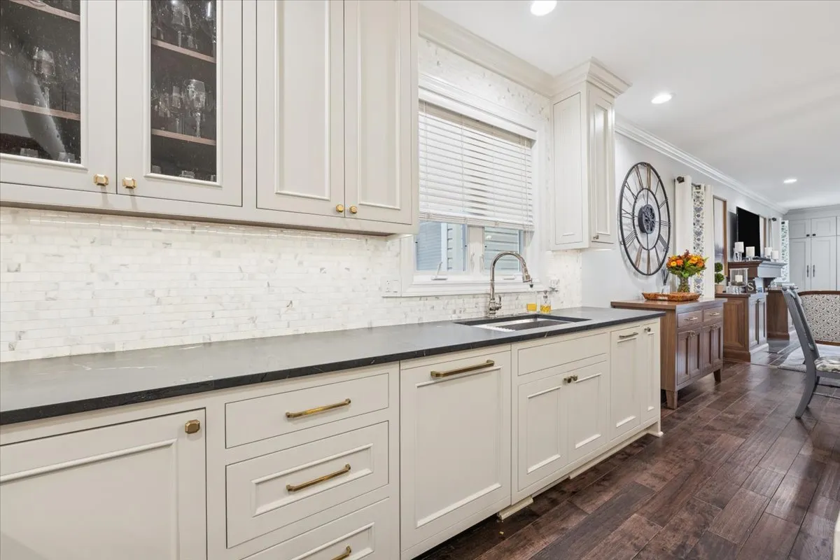 2226 W Barry Avenue IL