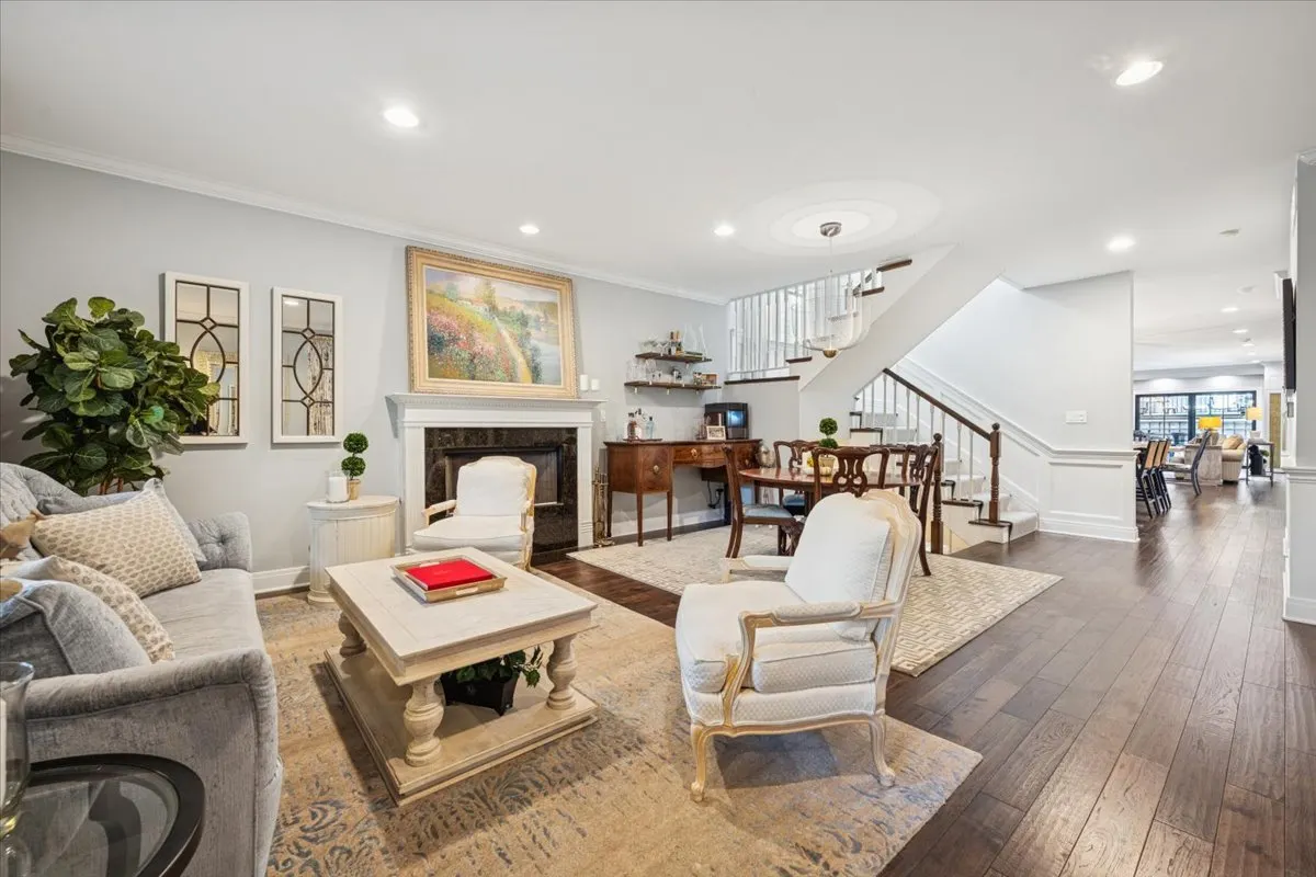 2226 W Barry Avenue IL