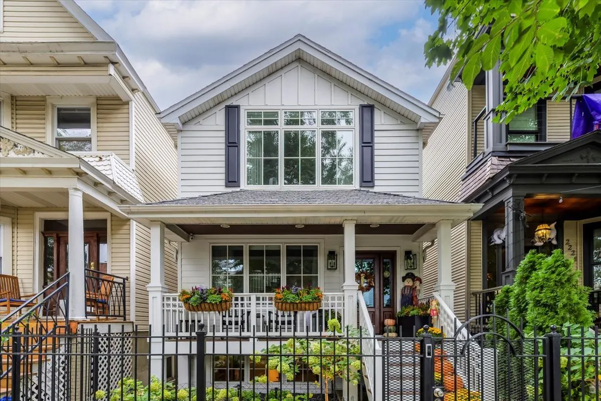 2226 W Barry Avenue IL