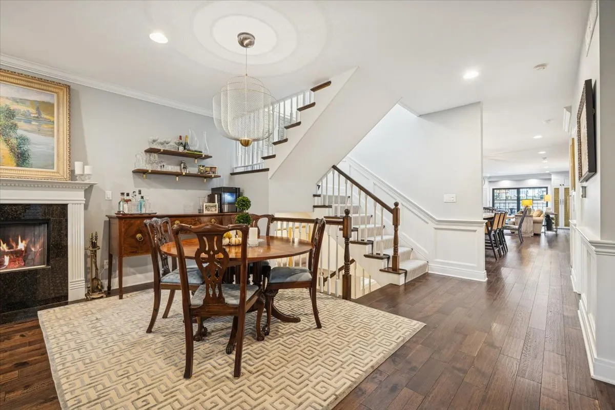 2226 W Barry Avenue IL