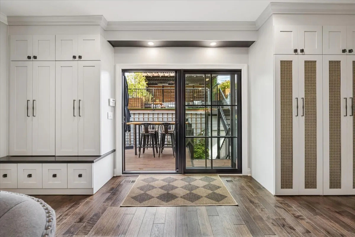 2226 W Barry Avenue IL