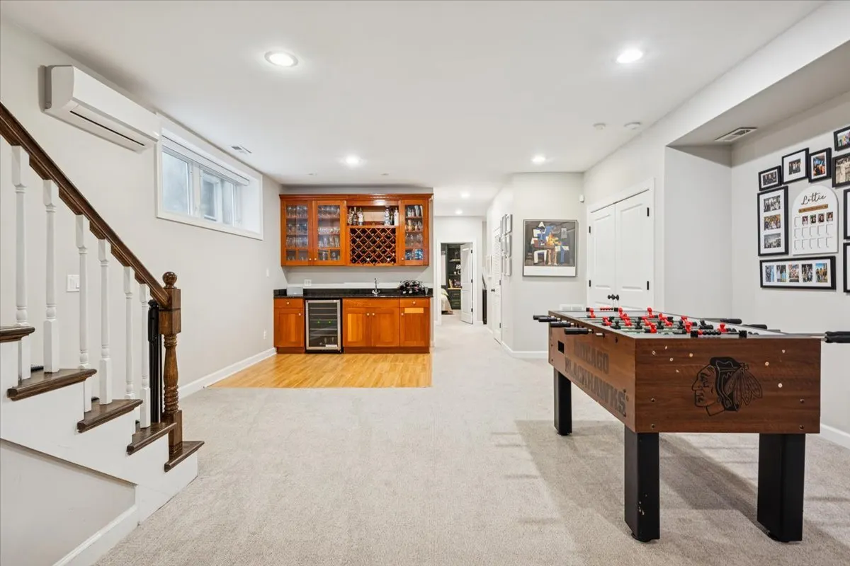 2226 W Barry Avenue IL